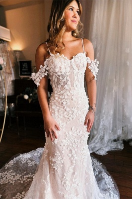 Vestido de novia de sirena con encaje de tul y flores con hombros descubiertos y tirantes finos_2