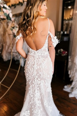 Vestido de novia de sirena con encaje de tul y flores con hombros descubiertos y tirantes finos_3