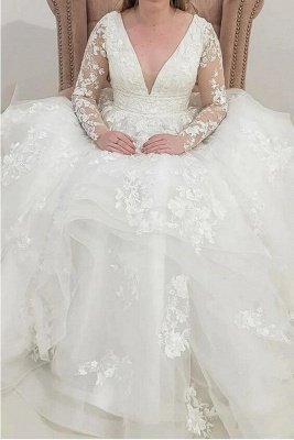 Elegantes A-Linien-Hochzeitskleid mit langen Ärmeln, tiefem V-Ausschnitt, geschwollenen Schichtspitzen-Brautkleid_5