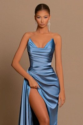 Staubiges blaues, gerafftes, langes Abendkleid aus Satin, trägerloses, seitlich geteiltes Partykleid mit V-Ausschnitt_5