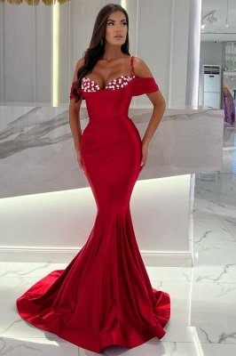 Schulterfreies, rotes, gerüschtes Meerjungfrau-Ballkleid aus Satin mit Perlen verziert, figurbetontes Partykleid mit Spaghettiträgern