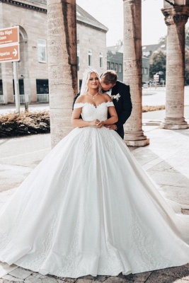 Off-the-Shoulder Elegant White Bridal Dress with Lace Appliques