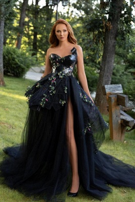 Erstaunliches schwarzes Aline-Abendkleid mit Herzausschnitt und Blumen, seitlich geschlitztes, formelles Tüllkleid
