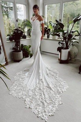 Elegante vestido de novia sirena blanco con hombros descubiertos y apliques de encaje