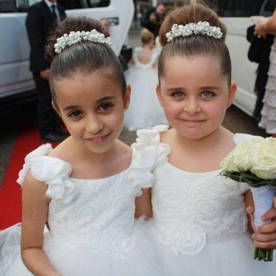 Vestido de niña de flores lindo con escote redondo y manga casquillo blanco modesto_3